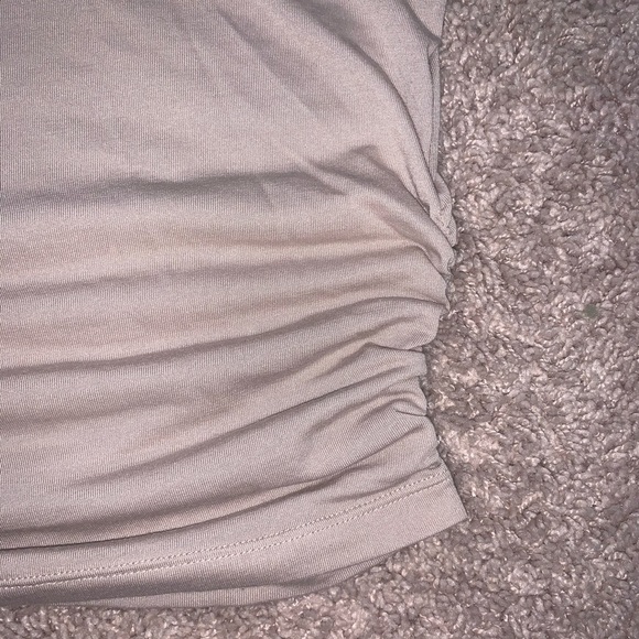 Lorna Jane ruched crop tank - Picture 3 of 6